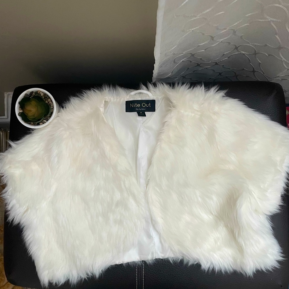 Formal faux fur cropped vest. Worn once. Super cute over a formal dress.